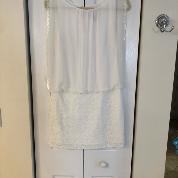 Cache Dress with white sequins - Picture 2 of 5